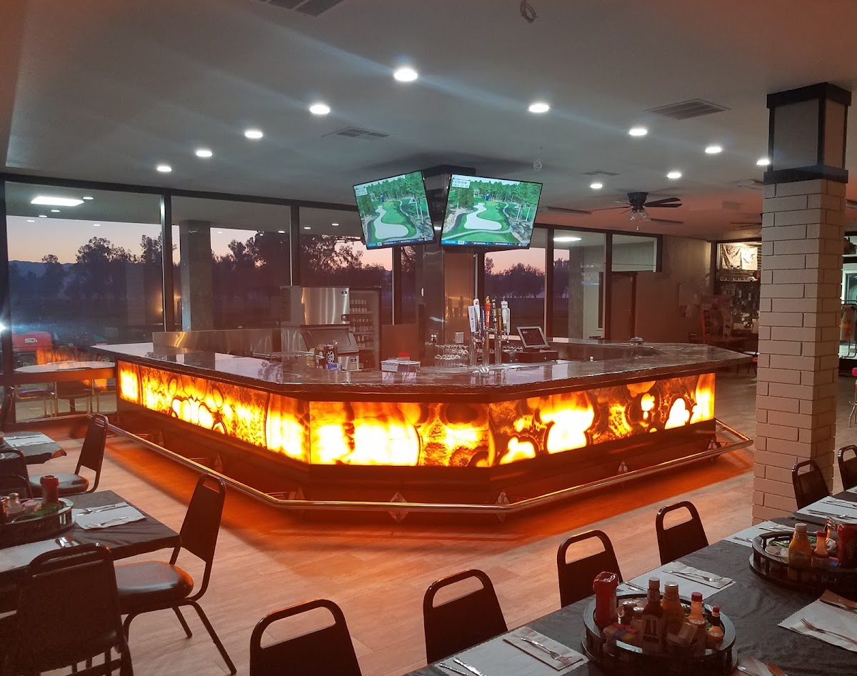 9 Iron Bar & Grill